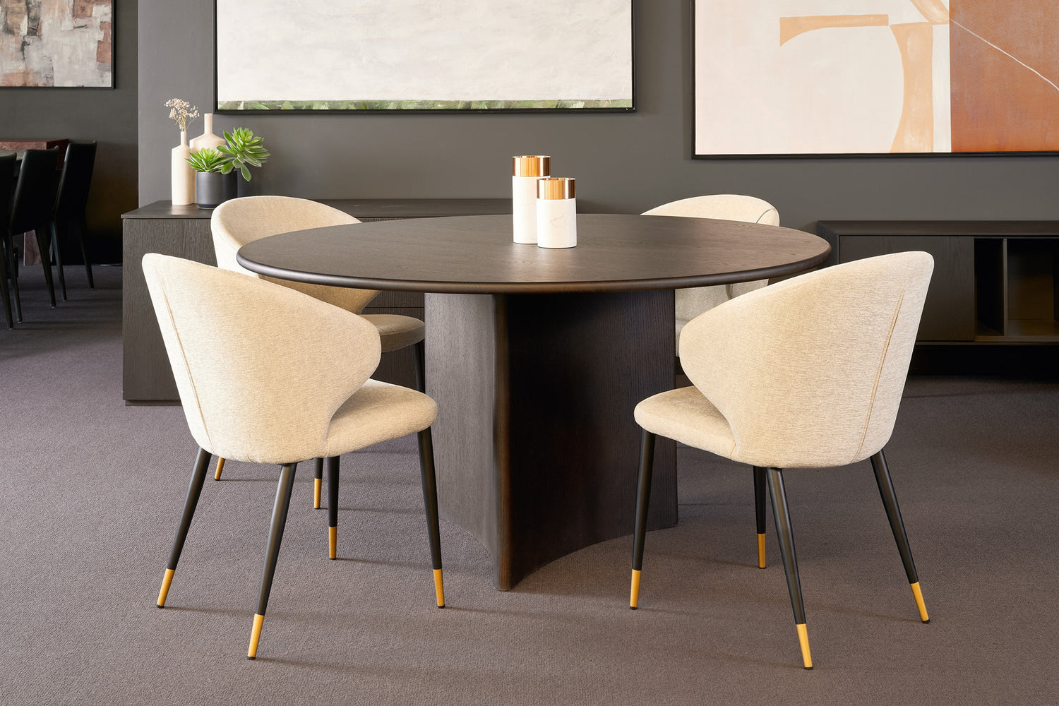 "Choosing the Perfect Dining Chairs for Your Interior: A Guide"